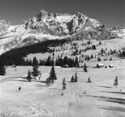 Skifahrer (Positivo) di Foto Elisabeth Fuchs-Hauffen, Überlingen/Bodensee,Fuchs-Hauffen, Elisabeth (1965/02/01 - 1965/02/28)