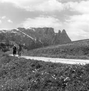 Wanderer/Ausflügler (Positivo) di Foto Elisabeth Fuchs-Hauffen, Überlingen/Bodensee,Fuchs-Hauffen, Elisabeth (1978/07/01 - 1978/07/31)