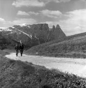 Wanderer/Ausflügler (Positivo) di Foto Elisabeth Fuchs-Hauffen, Überlingen/Bodensee,Fuchs-Hauffen, Elisabeth (1978/07/01 - 1978/07/31)