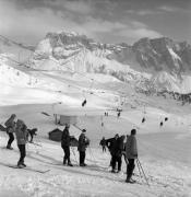 Skifahrer (Positivo) di Foto Elisabeth Fuchs-Hauffen, Überlingen/Bodensee,Fuchs-Hauffen, Elisabeth (1968/03/01 - 1968/03/31)