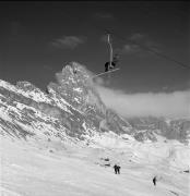 Skifahrer (Positivo) di Foto Elisabeth Fuchs-Hauffen, Überlingen/Bodensee,Fuchs-Hauffen, Elisabeth (1968/03/01 - 1968/03/31)