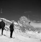 Skifahrer (Positivo) di Foto Elisabeth Fuchs-Hauffen, Überlingen/Bodensee,Fuchs-Hauffen, Elisabeth (1968/03/01 - 1968/03/31)