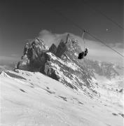 Skifahrer (Positivo) di Foto Elisabeth Fuchs-Hauffen, Überlingen/Bodensee,Fuchs-Hauffen, Elisabeth (1968/03/01 - 1968/03/31)