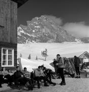 Skifahrer (Positivo) di Foto Elisabeth Fuchs-Hauffen, Überlingen/Bodensee,Fuchs-Hauffen, Elisabeth (1968/03/01 - 1968/03/31)