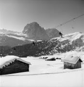 Skifahrer (Positivo) di Foto Elisabeth Fuchs-Hauffen, Überlingen/Bodensee,Fuchs-Hauffen, Elisabeth (1968/03/01 - 1968/03/31)