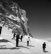 Skifahrer (Positivo) di Foto Elisabeth Fuchs-Hauffen, Überlingen/Bodensee,Fuchs-Hauffen, Elisabeth (1968/03/01 - 1968/03/31)