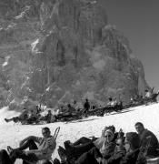 Skifahrer (Positivo) di Foto Elisabeth Fuchs-Hauffen, Überlingen/Bodensee,Fuchs-Hauffen, Elisabeth (1968/03/01 - 1968/03/31)