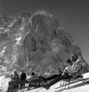 Skifahrer (Positivo) di Foto Elisabeth Fuchs-Hauffen, Überlingen/Bodensee,Fuchs-Hauffen, Elisabeth (1968/03/01 - 1968/03/31)