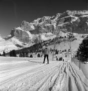 Skifahrer (Positivo) di Foto Elisabeth Fuchs-Hauffen, Überlingen/Bodensee,Fuchs-Hauffen, Elisabeth (1968/03/01 - 1968/03/31)