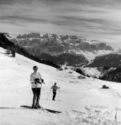Skifahrer (Positivo) di Foto Elisabeth Fuchs-Hauffen, Überlingen/Bodensee,Fuchs-Hauffen, Elisabeth (1968/03/01 - 1968/03/31)