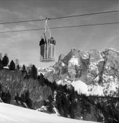 Skifahrer (Positivo) di Foto Elisabeth Fuchs-Hauffen, Überlingen/Bodensee,Fuchs-Hauffen, Elisabeth (1968/03/01 - 1968/03/31)