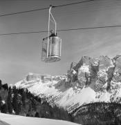 Skifahrer (Positivo) di Foto Elisabeth Fuchs-Hauffen, Überlingen/Bodensee,Fuchs-Hauffen, Elisabeth (1968/03/01 - 1968/03/31)