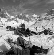 Skifahrer (Positivo) di Foto Elisabeth Fuchs-Hauffen, Überlingen/Bodensee,Fuchs-Hauffen, Elisabeth (1968/03/01 - 1968/03/31)