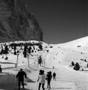 Skifahrer (Positivo) di Foto Elisabeth Fuchs-Hauffen, Überlingen/Bodensee,Fuchs-Hauffen, Elisabeth (1968/03/01 - 1968/03/31)