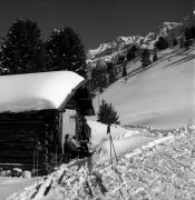 Skifahrer (Positivo) di Foto Elisabeth Fuchs-Hauffen, Überlingen/Bodensee,Fuchs-Hauffen, Elisabeth (1968/03/01 - 1968/03/31)