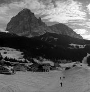 Skifahrer (Positivo) di Foto Elisabeth Fuchs-Hauffen, Überlingen/Bodensee,Fuchs-Hauffen, Elisabeth (1968/03/01 - 1968/03/31)
