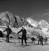 Skifahrer (Positivo) di Foto Elisabeth Fuchs-Hauffen, Überlingen/Bodensee,Fuchs-Hauffen, Elisabeth (1968/03/01 - 1968/03/31)