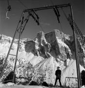 Skifahrer (Positivo) di Foto Elisabeth Fuchs-Hauffen, Überlingen/Bodensee,Fuchs-Hauffen, Elisabeth (1968/03/01 - 1968/03/31)