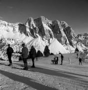 Skifahrer (Positivo) di Foto Elisabeth Fuchs-Hauffen, Überlingen/Bodensee,Fuchs-Hauffen, Elisabeth (1968/03/01 - 1968/03/31)