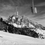 Skifahrer (Positivo) di Foto Elisabeth Fuchs-Hauffen, Überlingen/Bodensee,Fuchs-Hauffen, Elisabeth (1968/03/01 - 1968/03/31)