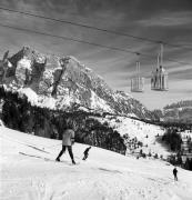 Skifahrer (Positivo) di Foto Elisabeth Fuchs-Hauffen, Überlingen/Bodensee,Fuchs-Hauffen, Elisabeth (1968/03/01 - 1968/03/31)