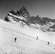 Skifahrer (Positivo) di Foto Elisabeth Fuchs-Hauffen, Überlingen/Bodensee,Fuchs-Hauffen, Elisabeth (1968/03/01 - 1968/03/31)