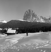 Skifahrer (Positivo) di Foto Elisabeth Fuchs-Hauffen, Überlingen/Bodensee,Fuchs-Hauffen, Elisabeth (1968/03/01 - 1968/03/31)