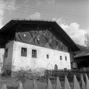 Bauernhof Maria am Grafen, Sarnthein (Positivo) di Foto Elisabeth Fuchs-Hauffen, Überlingen/Bodensee,Fuchs-Hauffen, Elisabeth (1968/05/01 - 1968/05/31)