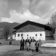 Tracht: Sarntal (Positivo) di Foto Elisabeth Fuchs-Hauffen, Überlingen/Bodensee,Fuchs-Hauffen, Elisabeth (1968/05/01 - 1968/05/31)