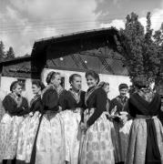 Tracht: Sarntal (Positivo) di Foto Elisabeth Fuchs-Hauffen, Überlingen/Bodensee,Fuchs-Hauffen, Elisabeth (1968/05/01 - 1968/05/31)