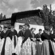 Tracht: Sarntal (Positivo) di Foto Elisabeth Fuchs-Hauffen, Überlingen/Bodensee,Fuchs-Hauffen, Elisabeth (1968/05/01 - 1968/05/31)