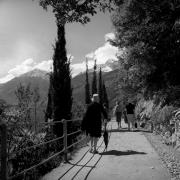 Spaziergänger (Positivo) di Foto Elisabeth Fuchs-Hauffen, Überlingen/Bodensee,Fuchs-Hauffen, Elisabeth (1968/05/01 - 1968/05/31)