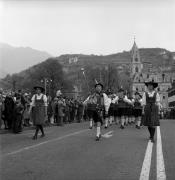 Umzug: Trachten Meran (Positivo) di Foto Elisabeth Fuchs-Hauffen, Überlingen/Bodensee,Fuchs-Hauffen, Elisabeth (1968/04/01 - 1968/04/43)