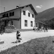 Kindergarten (Positivo) di Foto Elisabeth Fuchs-Hauffen, Überlingen/Bodensee,Fuchs-Hauffen, Elisabeth (1968/06/01 - 1968/06/63)