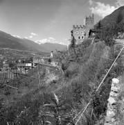 Schloß Hochnaturns (Positivo) di Foto Elisabeth Fuchs-Hauffen, Überlingen/Bodensee,Fuchs-Hauffen, Elisabeth (1968/05/01 - 1968/05/31)