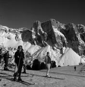 Skifahrer (Positivo) di Foto Elisabeth Fuchs-Hauffen, Überlingen/Bodensee,Fuchs-Hauffen, Elisabeth (1968/03/01 - 1968/03/31)