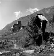 Schloß Hochnaturns (Positivo) di Foto Elisabeth Fuchs-Hauffen, Überlingen/Bodensee,Fuchs-Hauffen, Elisabeth (1968/05/01 - 1968/05/31)