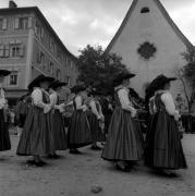 processione (Positivo) di Foto Elisabeth Fuchs-Hauffen, Überlingen/Bodensee,Fuchs-Hauffen, Elisabeth (1968/07/01 - 1968/07/31)