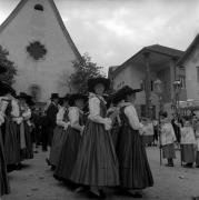 processione (Positivo) di Foto Elisabeth Fuchs-Hauffen, Überlingen/Bodensee,Fuchs-Hauffen, Elisabeth (1968/07/01 - 1968/07/31)