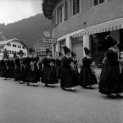 processione (Positivo) di Foto Elisabeth Fuchs-Hauffen, Überlingen/Bodensee,Fuchs-Hauffen, Elisabeth (1968/07/01 - 1968/07/31)