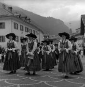 processione (Positivo) di Foto Elisabeth Fuchs-Hauffen, Überlingen/Bodensee,Fuchs-Hauffen, Elisabeth (1968/07/01 - 1968/07/31)