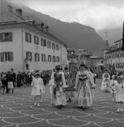 processione (Positivo) di Foto Elisabeth Fuchs-Hauffen, Überlingen/Bodensee,Fuchs-Hauffen, Elisabeth (1968/07/01 - 1968/07/31)