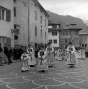 processione (Positivo) di Foto Elisabeth Fuchs-Hauffen, Überlingen/Bodensee,Fuchs-Hauffen, Elisabeth (1968/07/01 - 1968/07/31)