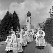 processione (Positivo) di Foto Elisabeth Fuchs-Hauffen, Überlingen/Bodensee,Fuchs-Hauffen, Elisabeth (1968/07/01 - 1968/07/31)