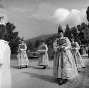 processione (Positivo) di Foto Elisabeth Fuchs-Hauffen, Überlingen/Bodensee,Fuchs-Hauffen, Elisabeth (1968/07/01 - 1968/07/31)