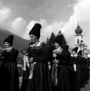 processione (Positivo) di Foto Elisabeth Fuchs-Hauffen, Überlingen/Bodensee,Fuchs-Hauffen, Elisabeth (1968/07/01 - 1968/07/31)