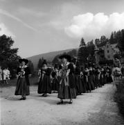 processione (Positivo) di Foto Elisabeth Fuchs-Hauffen, Überlingen/Bodensee,Fuchs-Hauffen, Elisabeth (1968/07/01 - 1968/07/31)