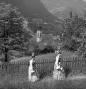 Grödner Tracht (Positivo) di Foto Elisabeth Fuchs-Hauffen, Überlingen/Bodensee,Fuchs-Hauffen, Elisabeth (1969/07/01 - 1969/07/31)