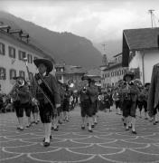 processione (Positivo) di Foto Elisabeth Fuchs-Hauffen, Überlingen/Bodensee,Fuchs-Hauffen, Elisabeth (1968/07/01 - 1968/07/31)