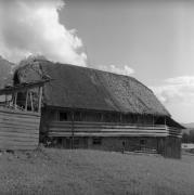 Bauernhof Kreuzer (ERBHOF), Kastelruth-Seis (Positivo) di Foto Elisabeth Fuchs-Hauffen, Überlingen/Bodensee,Fuchs-Hauffen, Elisabeth (1968/06/01 - 1968/06/63)